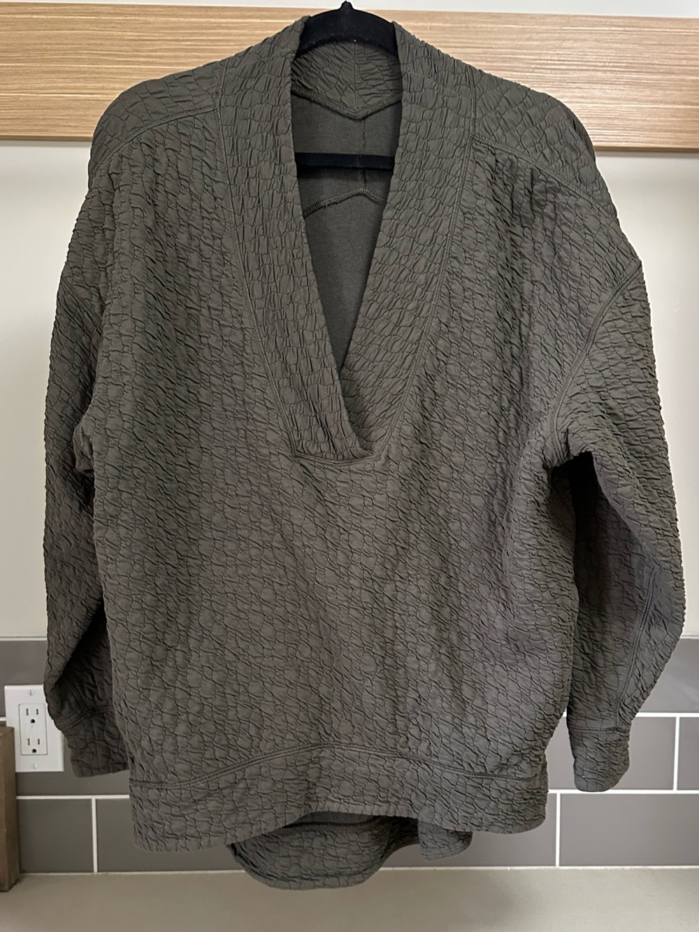 Lululemon Rippled V-Neck Pullover - Picture 5 of 13